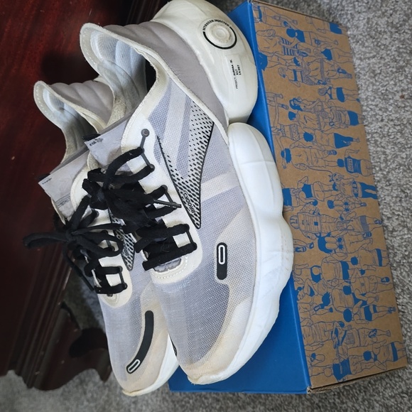 Brooks Men’s Aurora Neutral Running Shoe. Used. Excellent quality & condition - Picture 2 of 4